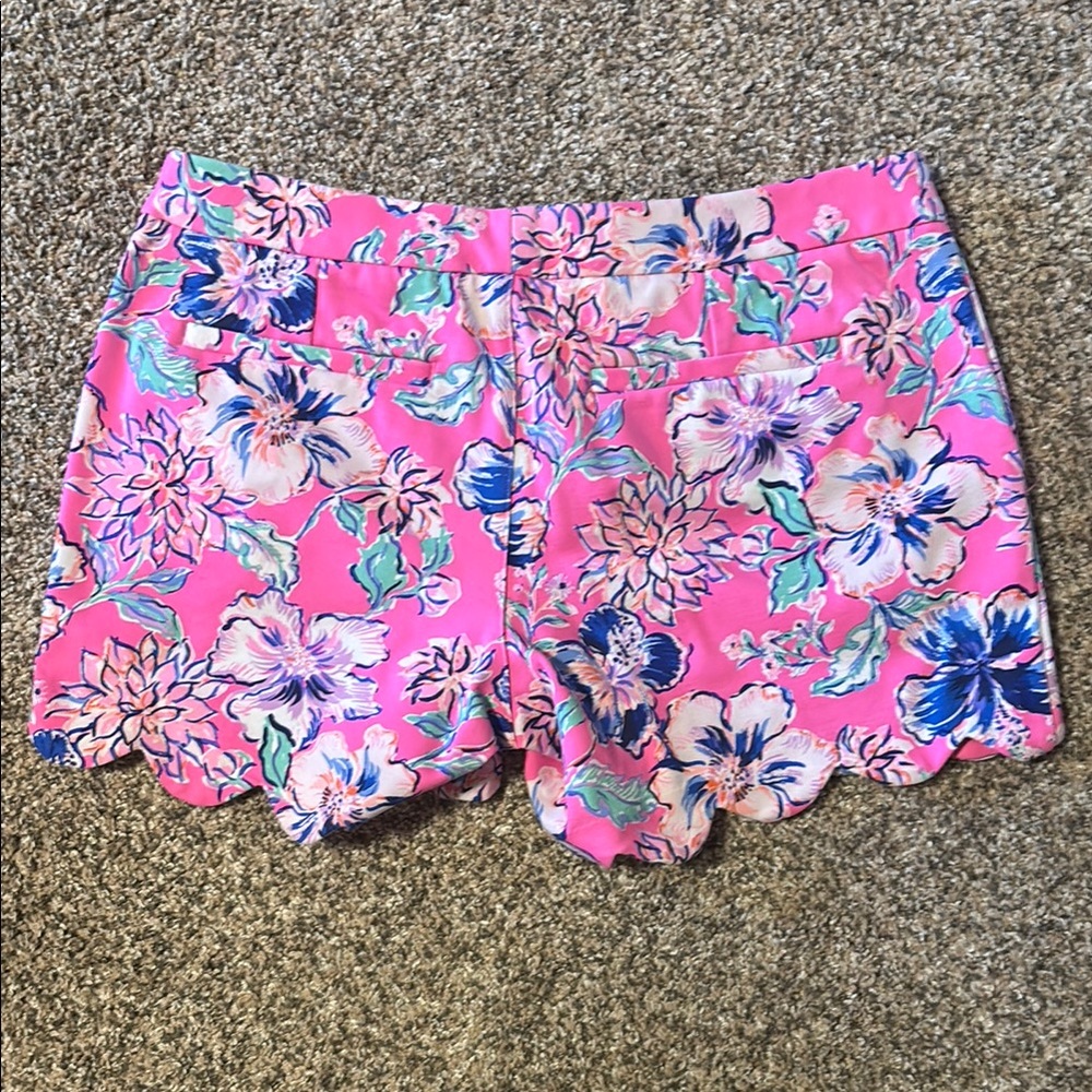 Lilly Pulitzer scalloped shorts! - Picture 4 of 7